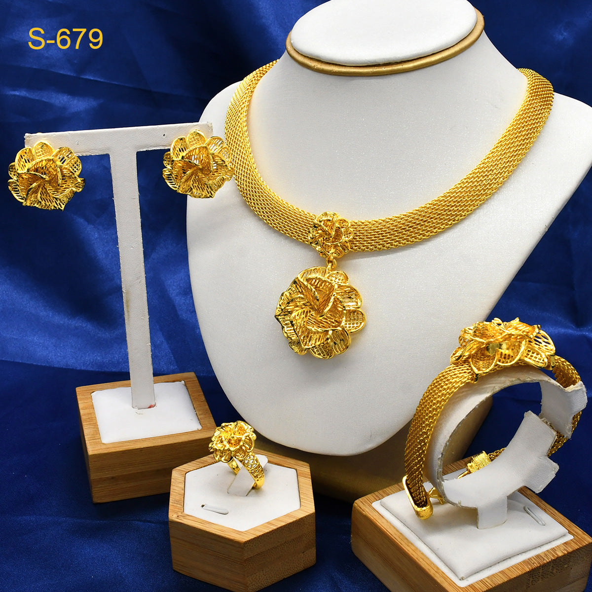 Renevo Hot Selling Dubai Gold Jewelry Middle East Women's Necklace Earring Ring Bracelet Not Easy to Fade Four-Piece Set in Stock