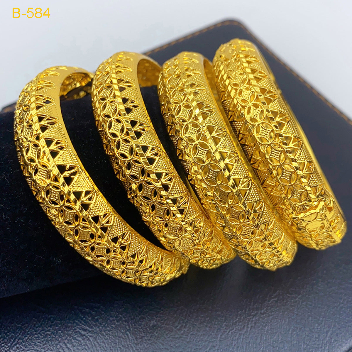 Renevo Hot Selling Dubai Gold Bangles Buckle Open-Ended Bracelet Not Easy to Fade Factory in Stock